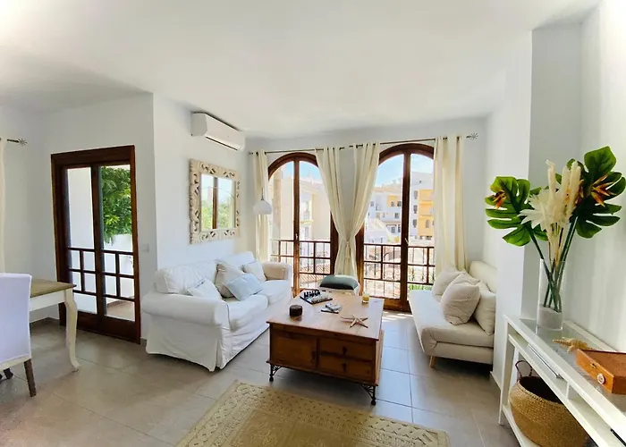 Luminoso Apartamento Para Dos Personas En Cabopino Marbella